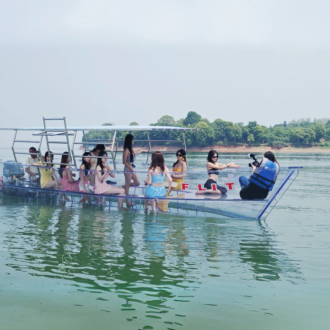 Flit-  Transparent boat (4)